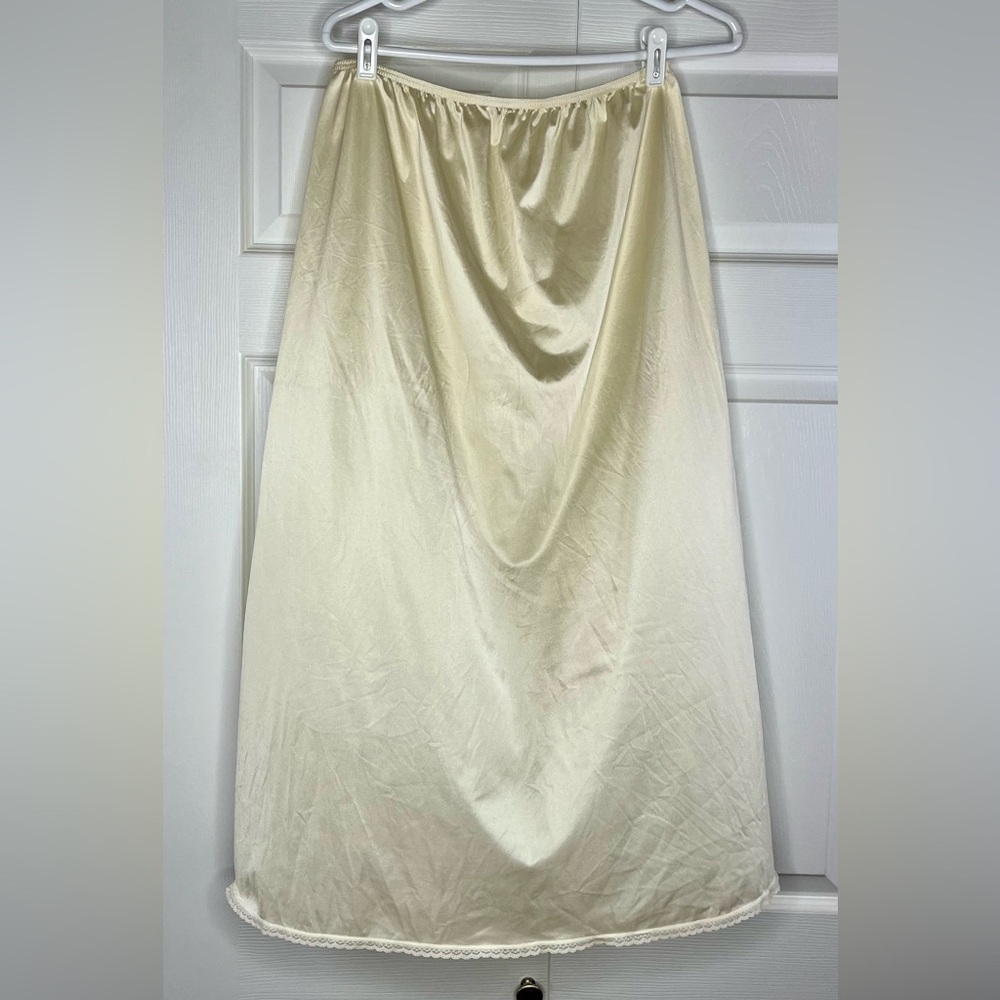 Vanity Fair  Cream Nylon Half Slip, Midi Length, Back Slit,  Lace Trim Size L